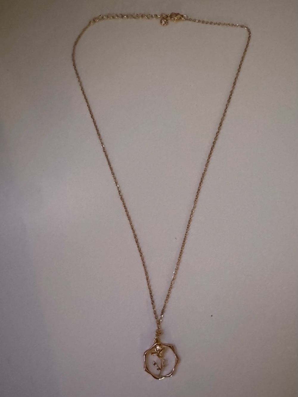 Delicate Gold Floral Pendant Necklace - Women's Jewelry